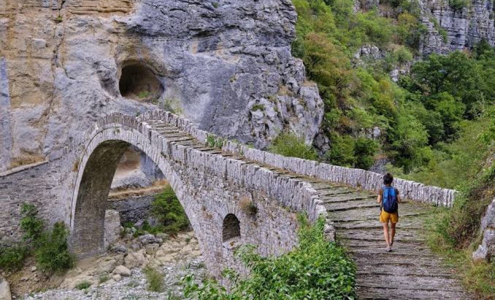 Αειφόρος δόμηση: Σε δημόσια διαβούλευση νέα Τεχνική Οδηγία ΤΕΕ για τα λιθόστρωτα μονοπάτια στην ορεινή και νησιωτική Ελλάδα