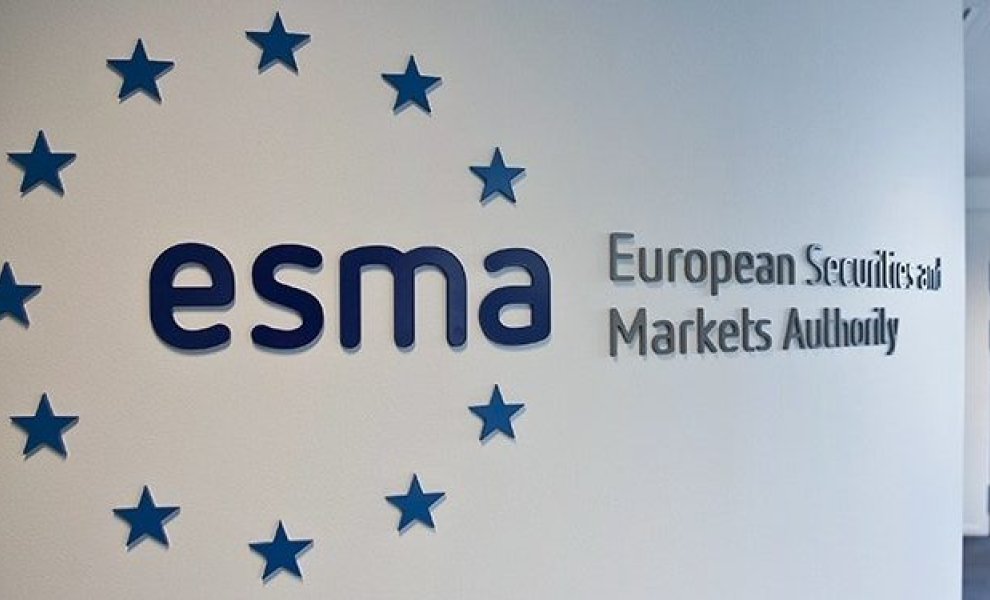 ESMA: Μεταβατική περίοδος για τη δημοσίευση ESG αξιολογήσεων έως την αδειοδότηση των παρόχων