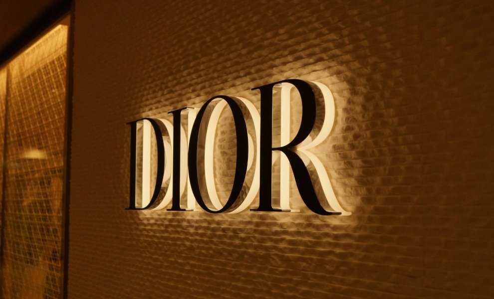 Dior: Εκπαιδεύει όλους τους εργαζομένους της στη βιωσιμότητα με νέο παγκόσμιο πρόγραμμα