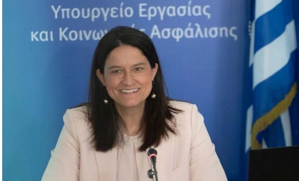 Κεραμέως: Νέα μέτρα για την προστασία της μητρότητας – Επεκτείνεται η ειδική άδεια σε περισσότερες εργαζόμενες μητέρες