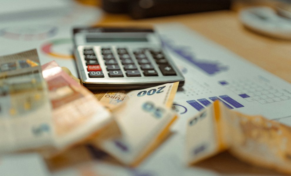Έρευνα: Οι άνδρες διαπραγματεύονται συχνότερα αυξήσεις μισθών αξιοποιώντας εξωτερικές προσφορές εργασίας