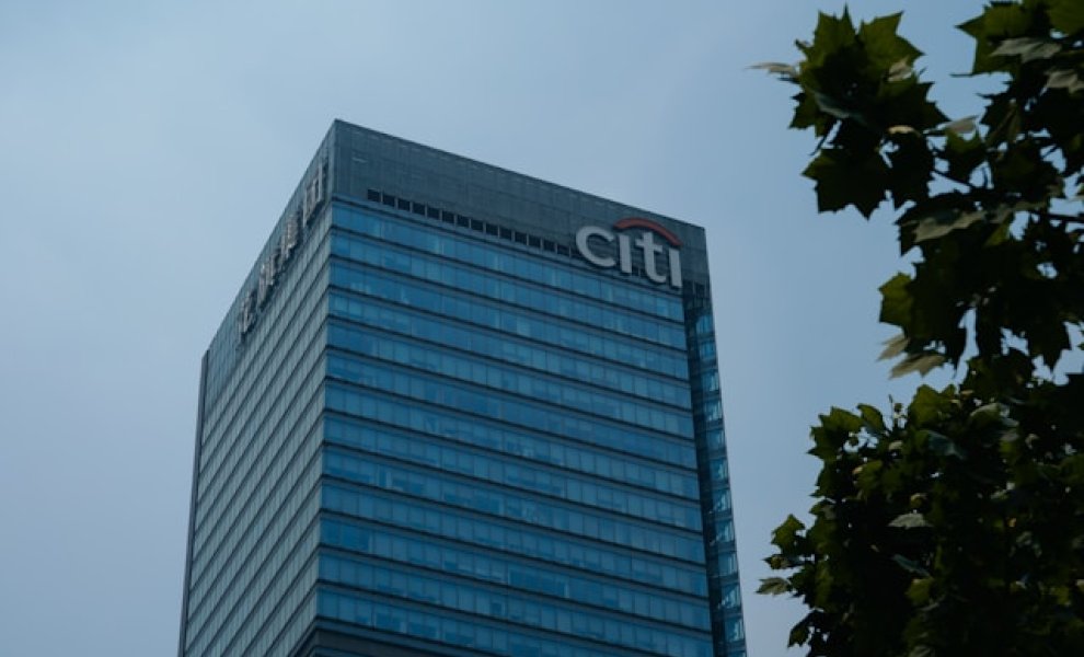 Citi: Στα 647,2 δισ. δολάρια η βιώσιμη χρηματοδότηση – Στόχος το 1 τρισ. έως το 2030