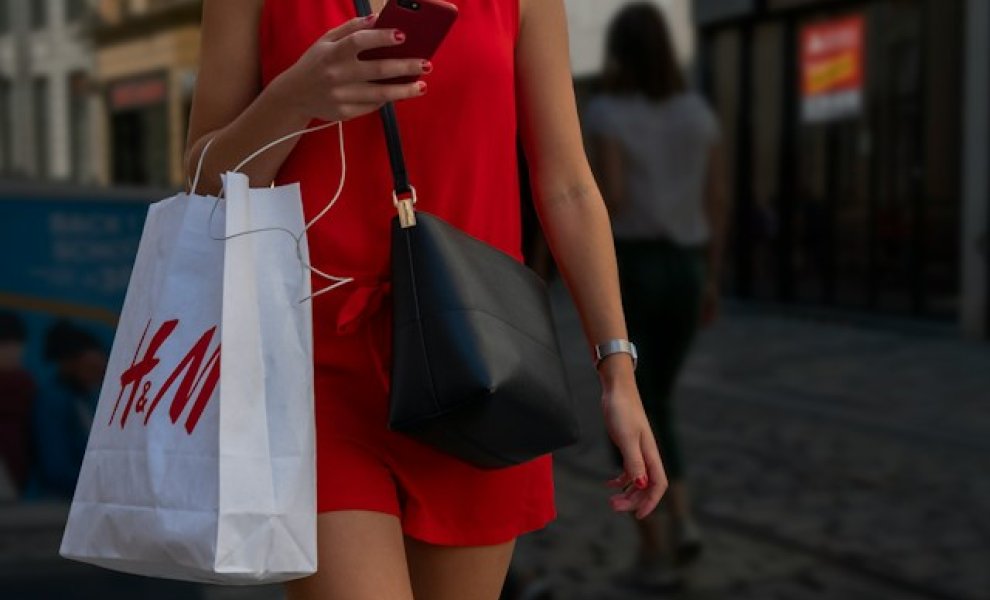 Fast fashion και βιωσιμότητα: Το «πράσινο» παράδοξο των H&M, Zara και Shein