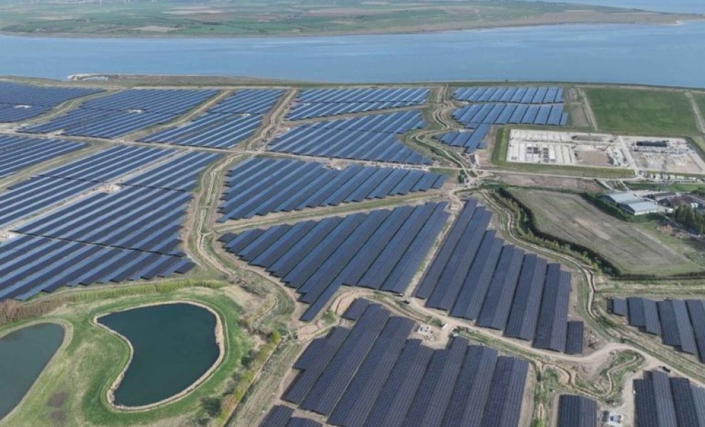 Συμφωνία Metlen και Coca-Cola Τρία Έψιλον για προμήθεια πράσινης ενέργειας